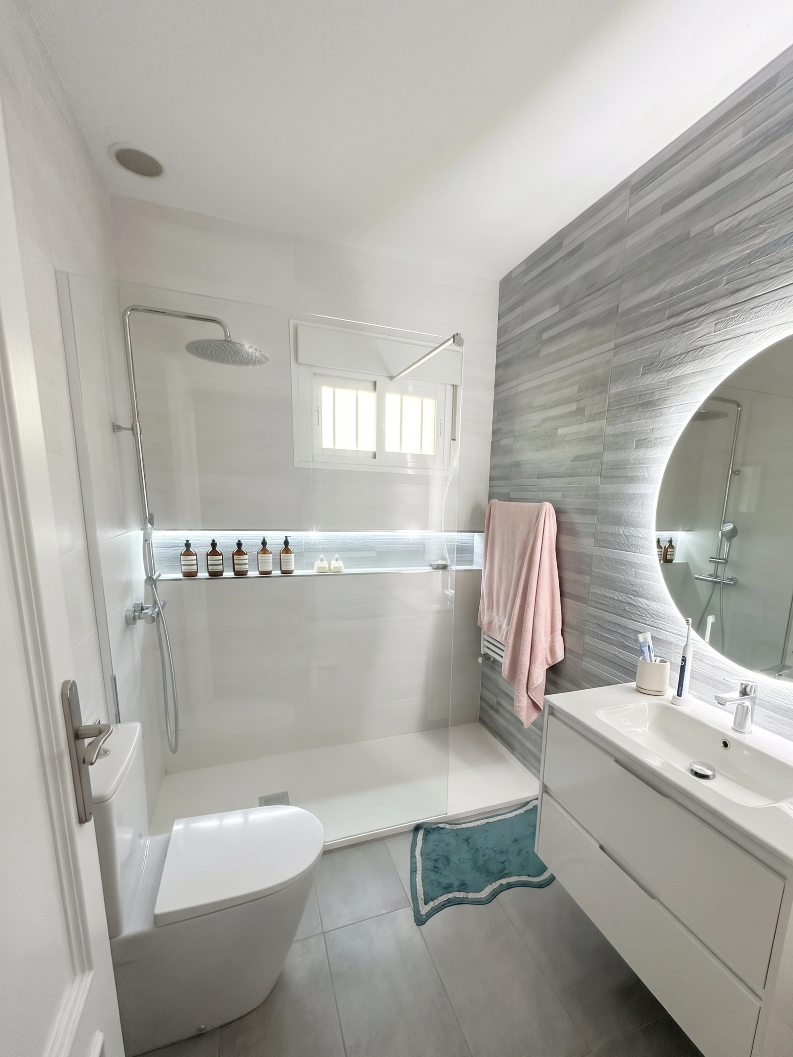 Segundo encuadre del baño con ducha
