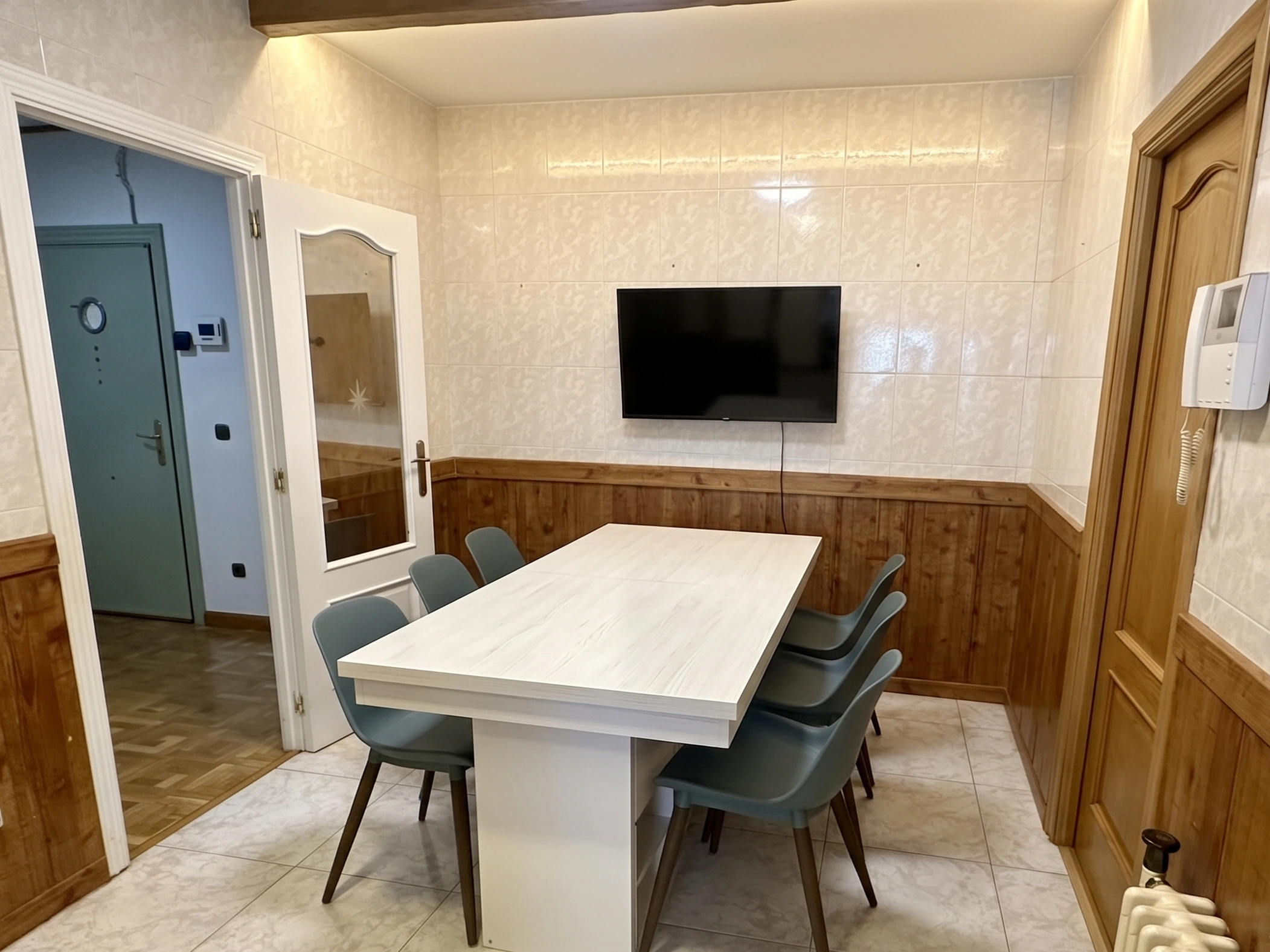Comedor junto a la cocina